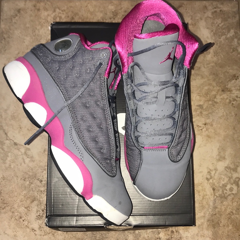 Girls Jordan’s 6.5y Cool Grey/Pink